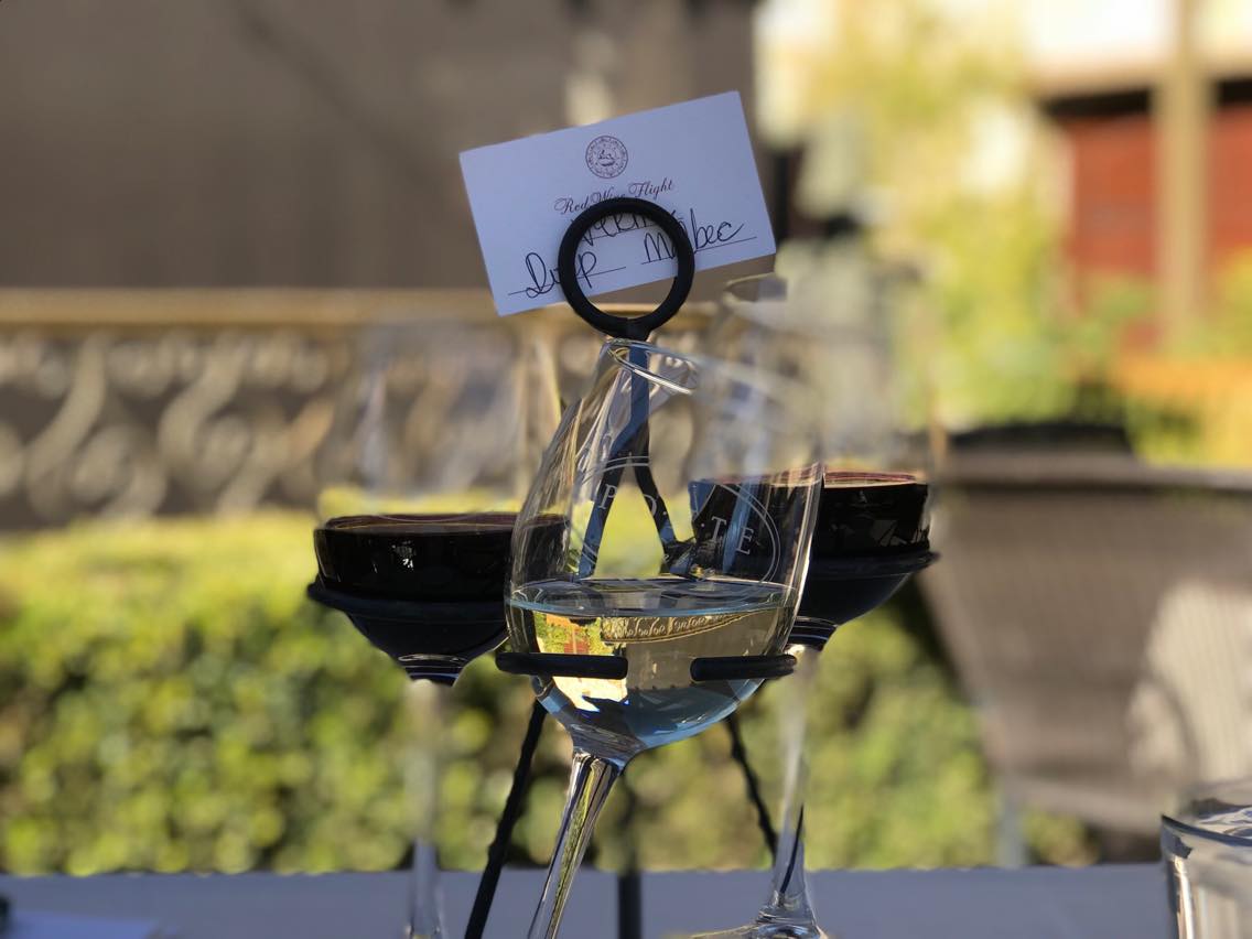 カリフォルニアの風に吹かれてワインフライトを楽しむ Ponte Winery