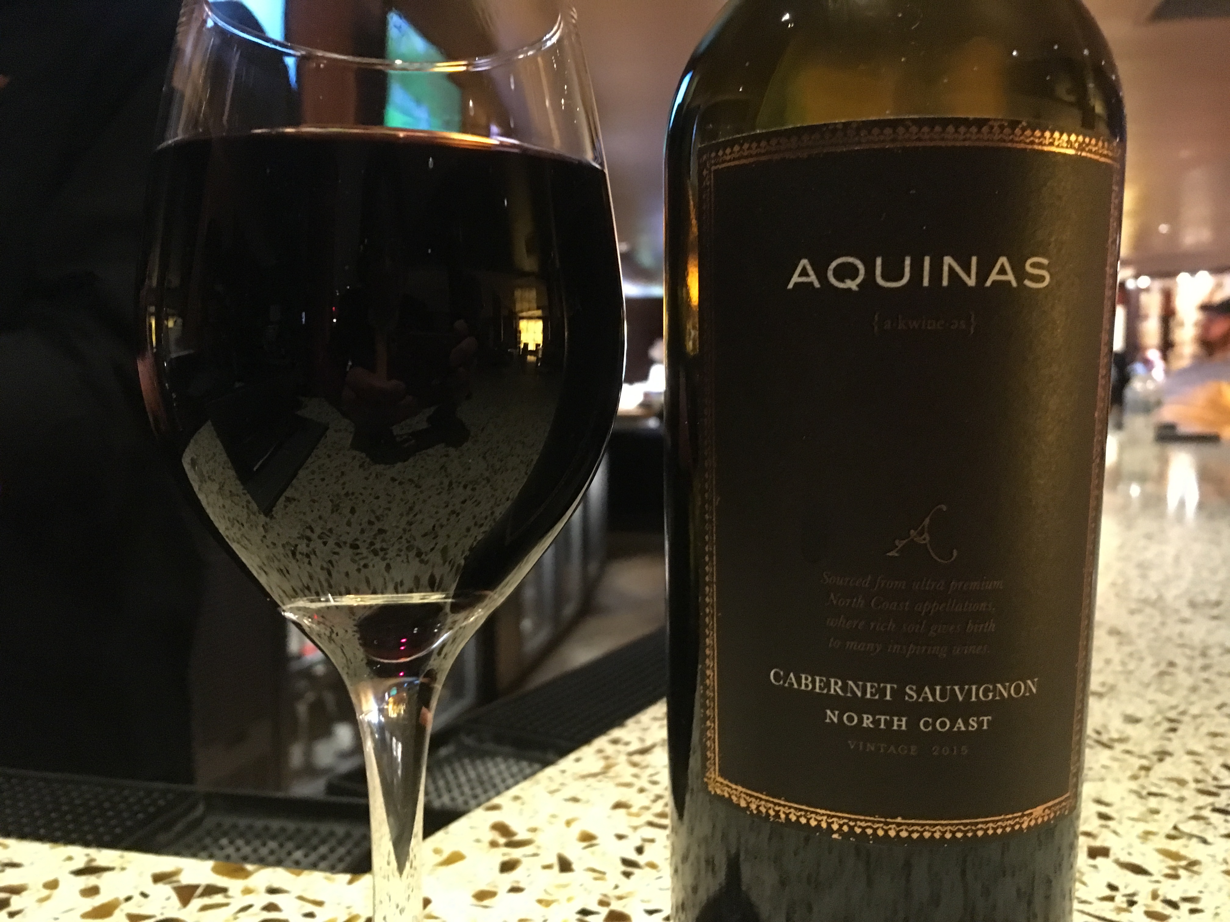 哲学者アクウェイナスに敬意を表したカリフォルニアワイン Aquinas