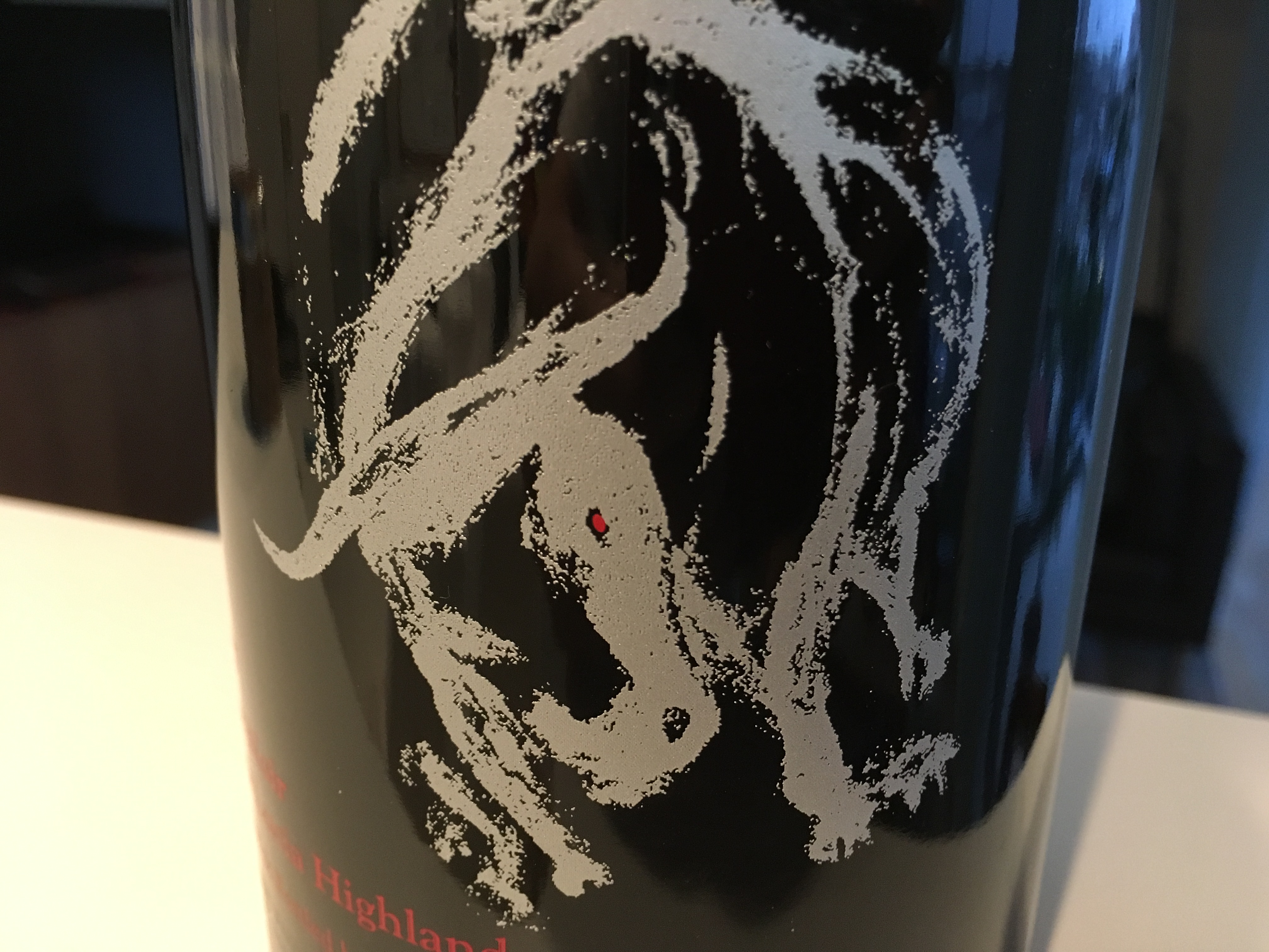 闘牛の赤い目が印象的なカリフォルニアワイン Miura